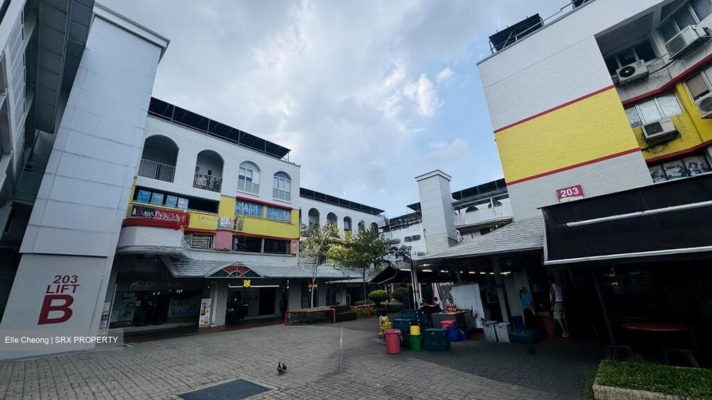 Hougang Street 21 (D19), Shop House #519695311